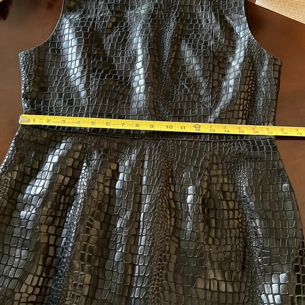 Vintage Selene Sport Women’s Black excellent condition faux crocodile sk…